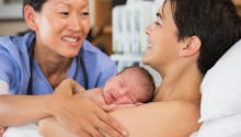 Connaissez-vous le « Birth Tourism », cette méthode d’accouchement qui fait polémique ?