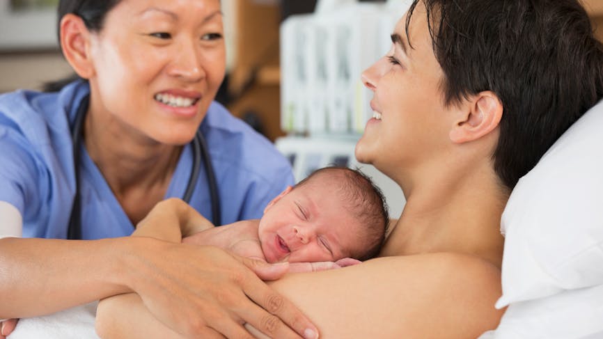 Connaissez-vous le « Birth Tourism », cette méthode d’accouchement qui fait polémique ? 