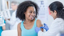Vaccin contre le papillomavirus : après la mort d’un adolescent, l’ANSM met à jour ses consignes