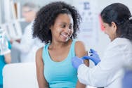 Vaccin contre le papillomavirus : après la mort d’un adolescent, l’ANSM met à jour ses consignes
