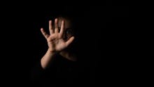 « Il faut croire les enfants quand ils parlent » : le témoignage de Mélanie, violée par son père et son frère