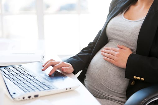 Femme enceinte : à quelles aides financières a-t-on droit pendant la grossesse ?