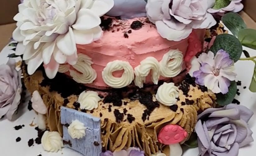 Le gâteau d’anniversaire de sa petite-fille lui coûte 180 euros, le résultat est monstrueux (Vidéo)