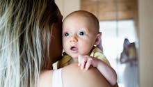 Les bébés dès l'âge de quatre mois montrent des signes de conscience de soi
