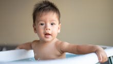 A quelle fréquence faut-il donner un bain à bébé ?