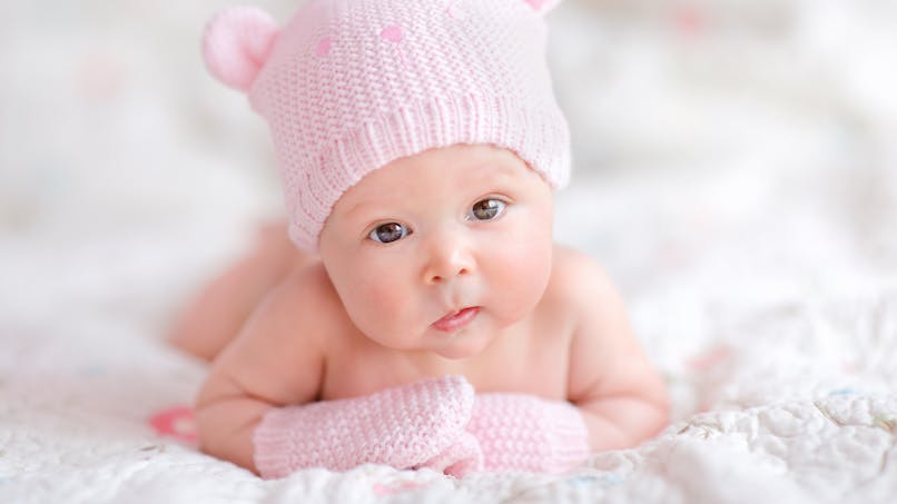 bébé bonnet rose