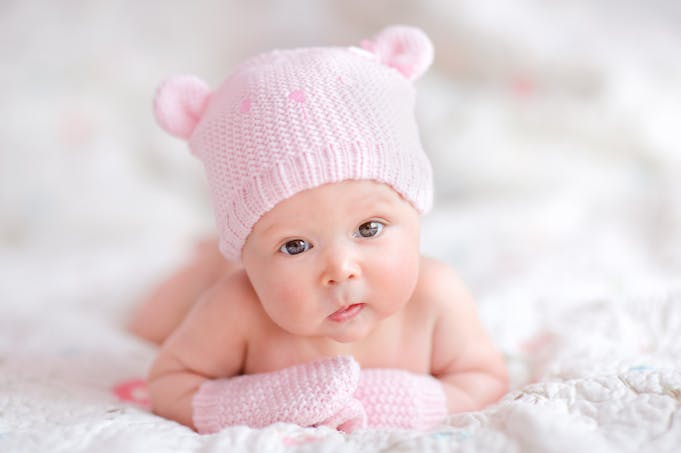bébé bonnet rose