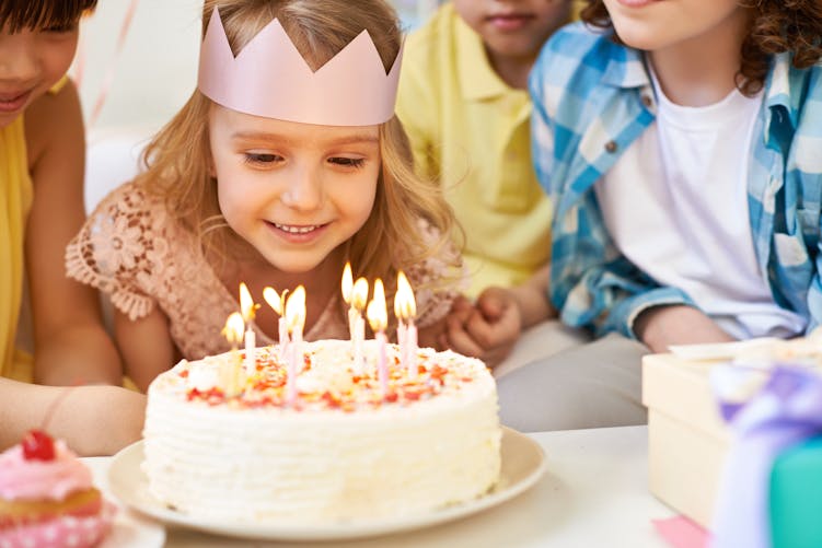 Elle refuse de changer le gâteau d’anniversaire de sa fille après la demande "insensée" d’une autre mère 