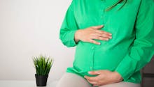 Ballonnements durant la grossesse : pourquoi en souffre-t-on et que faire pour les atténuer ?