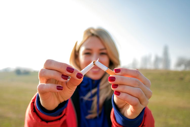 Hausse du prix, plus de lieux non-fumeurs, interdiction des puffs : les mesures phares du nouveau plan contre le tabagisme