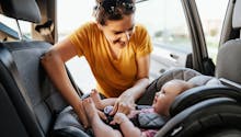 En voiture : quand mettre bébé face à la route ?