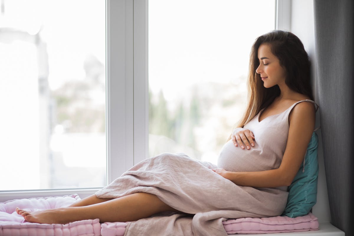 Ventre dur pendant la grossesse : faut-il s'inquiéter ? | PARENTS.fr