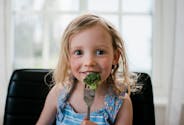 Les 5 aliments qui aideraient les enfants à rester vifs et concentrés selon une experte