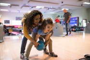 À partir de quel âge mon enfant peut-il jouer au bowling ?