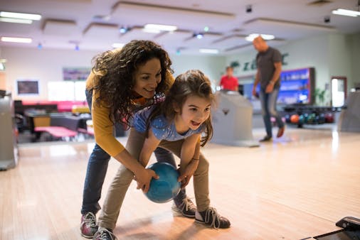 À partir de quel âge mon enfant peut-il jouer au bowling ?