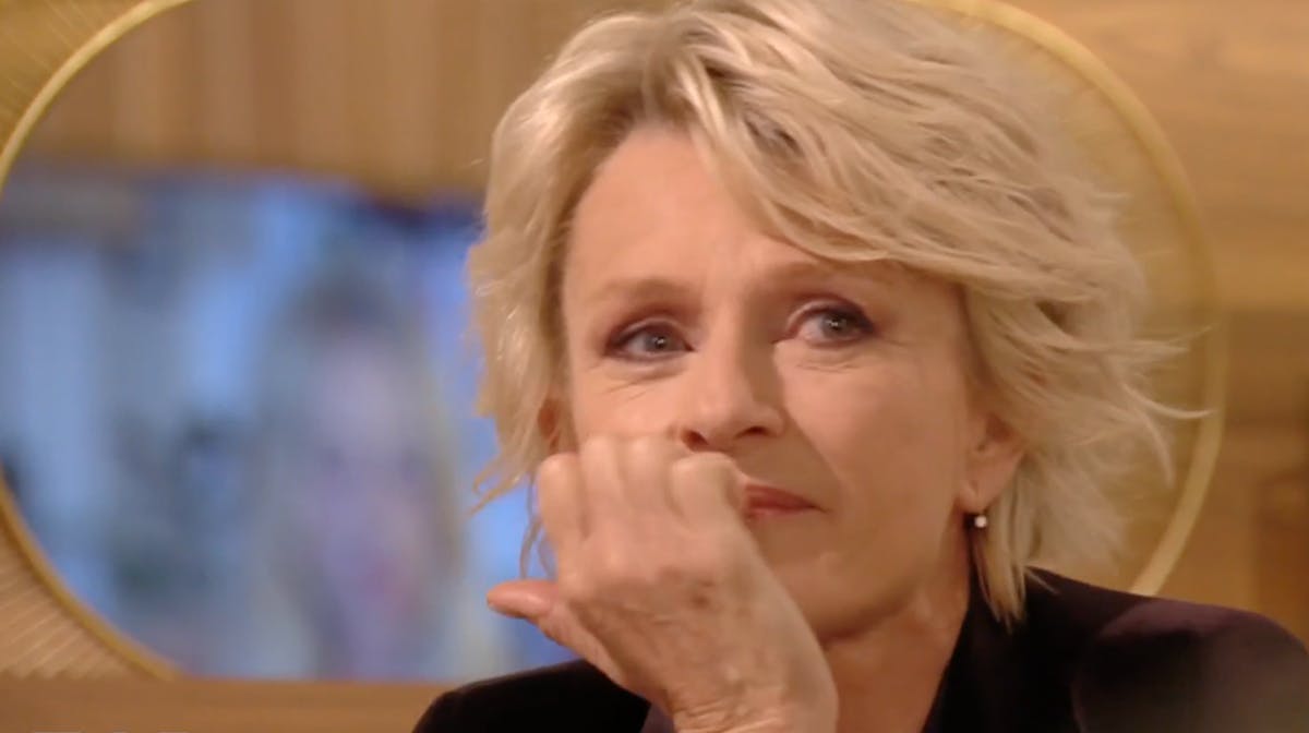 Je ne lui ai jamais demandé... " : Sophie Davant au bord des larmes après un message de sa fille | Parents.fr