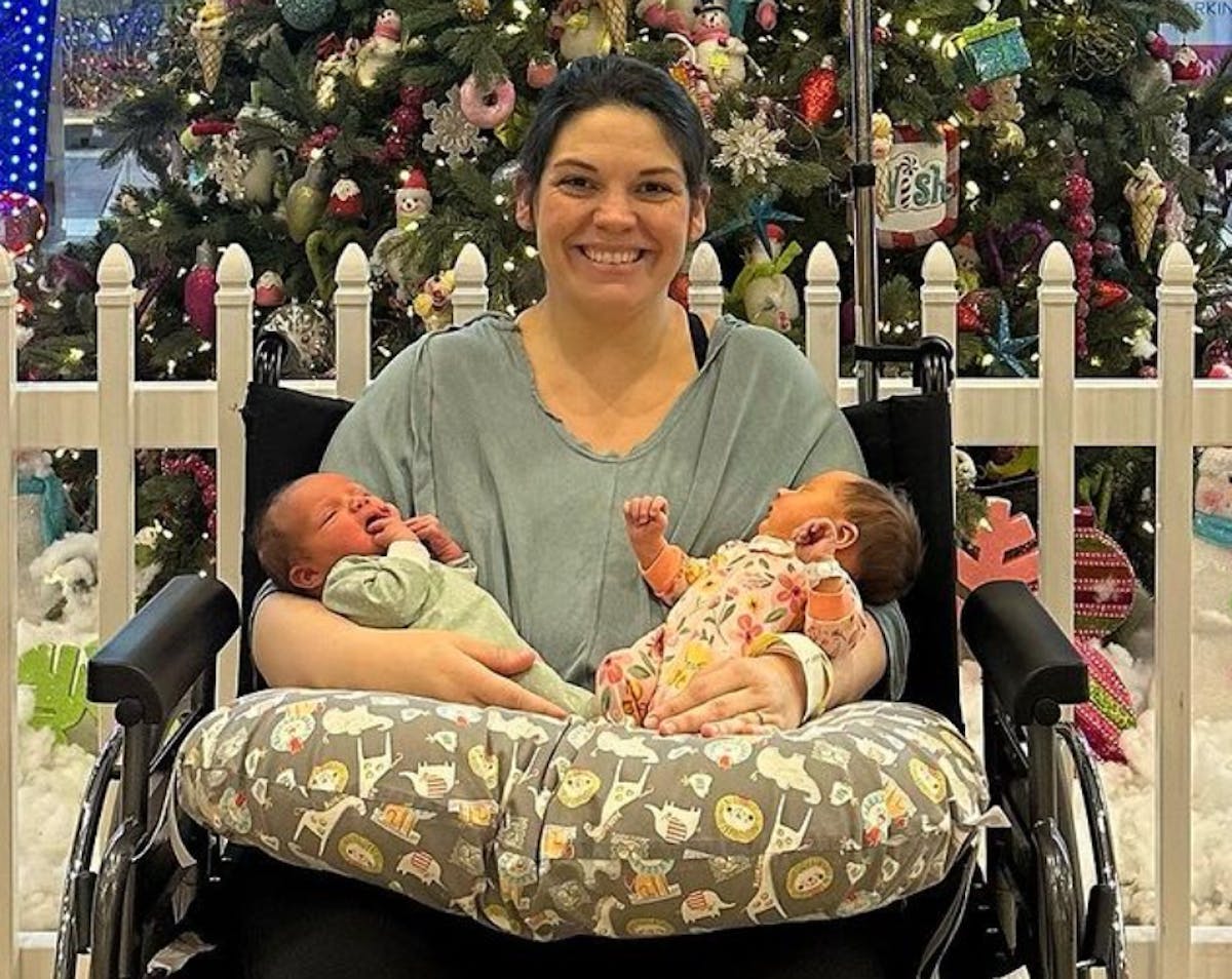 Incredible Miracle: Mother with Double Uterus Gives Birth to Two Little Girls Days Apart