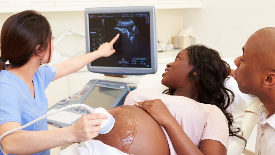 Échographie du troisième trimestre pour une femme enceinte