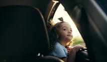 A quel âge mon enfant peut monter devant en voiture ?
