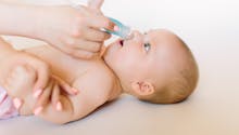 L’hygiène nasale de bébé : comment le moucher correctement ?