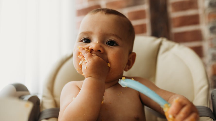 Quiz : testez vos connaissances sur l’alimentation de bébé (0-1 an)