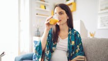 Est-ce qu’une femme enceinte peut boire du jus d’orange ?