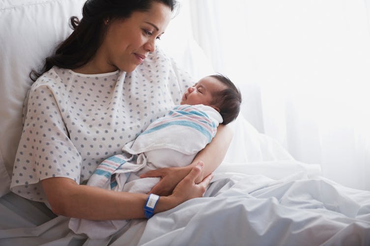 Une maman a donné naissance à un bébé grâce à un don d'utérus de sa mèreen Espagne.