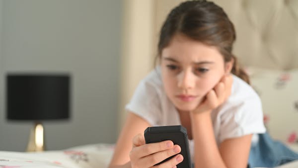 Comment protéger son enfant des réseaux sociaux