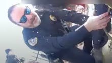 La vidéo impressionnante d’un policier qui sauve un enfant tombé dans un étang gelé