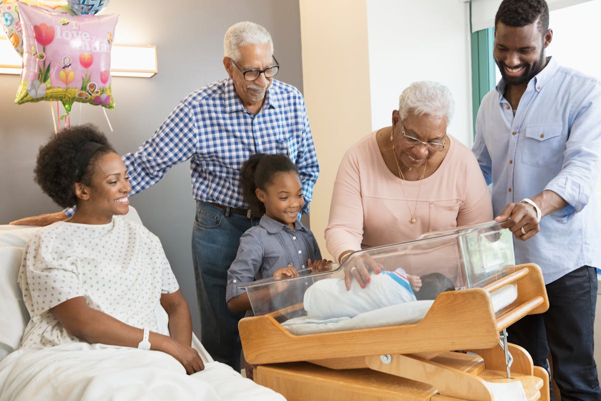 Une belle-mère veut à tout prix imposer le prénom de son futur petit-fils,  le papa se met en colère | PARENTS.fr