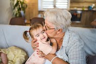 Voici 3 erreurs courantes de grands-parents qui pourraient nuire aux relations familiales selon les experts
