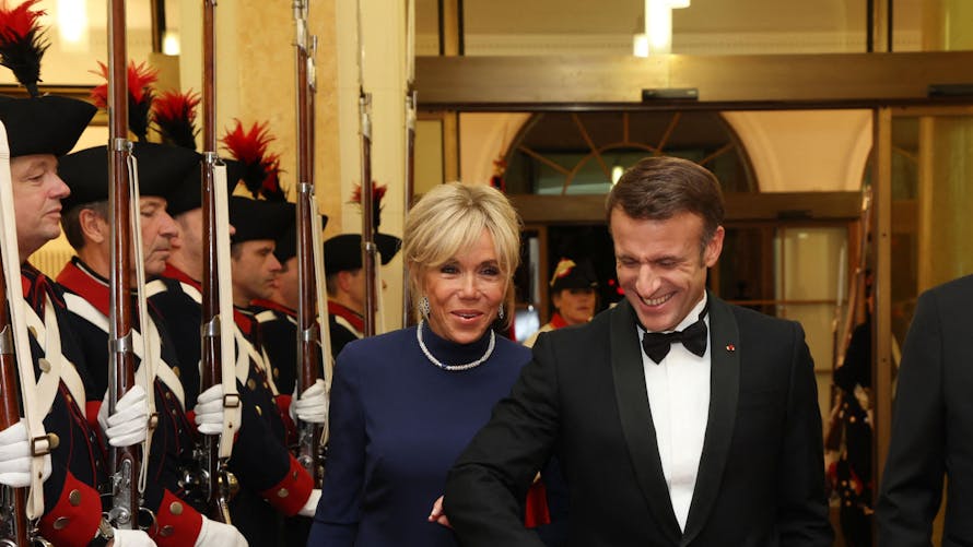 Brigitte et Emmanuel Macron ont adopté