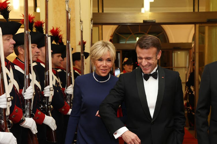 Brigitte et Emmanuel Macron ont adopté