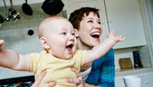Voici comment développer le sens de l'humour chez le nourrisson selon les experts