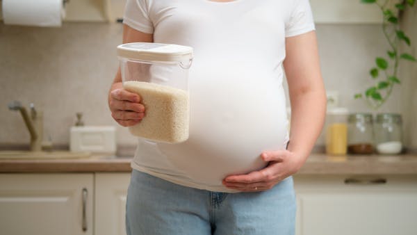 Salade de riz : les conseils pour en manger en toute sécurité enceinte
