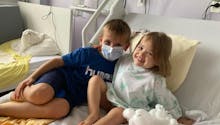 « Même les généticiens n’avaient jamais vu ce cas » : deux enfants d’une fratrie touchés par la même leucémie