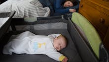 Co-dodo ou co-rooming : comment faire pour garder bébé dans sa chambre en toute sécurité ?