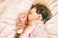 Lorsqu’un enfant passe du lit à barreaux au lit pour grand, tous les parents devraient avoir ce réflexe selon une consultante en sommeil