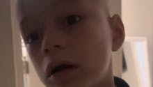 La vidéo trop mignonne d’un petit garçon qui annonce à sa mère qu’il a oublié de faire ses devoirs devient virale