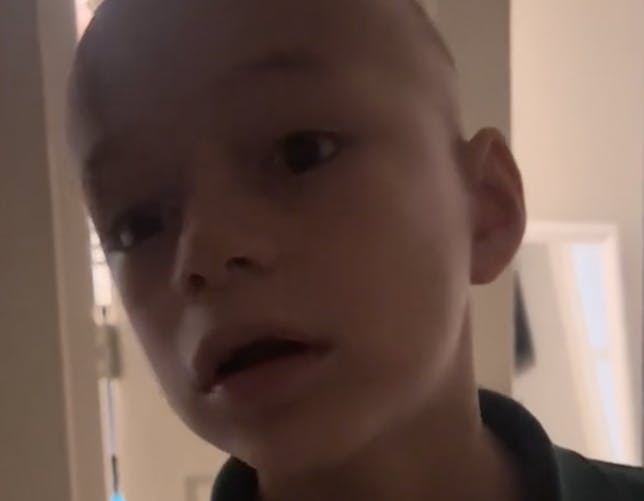La vidéo trop mignonne d’un petit garçon qui annonce à sa mère qu’il a oublié de faire ses devoirs devient virale