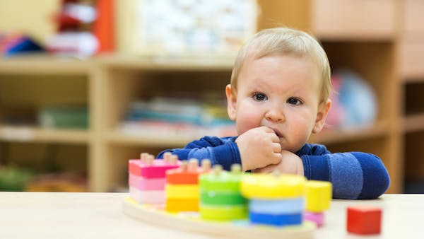 Bébé a 1 an : découvrez les meilleures activités Montessori à ses 12 mois