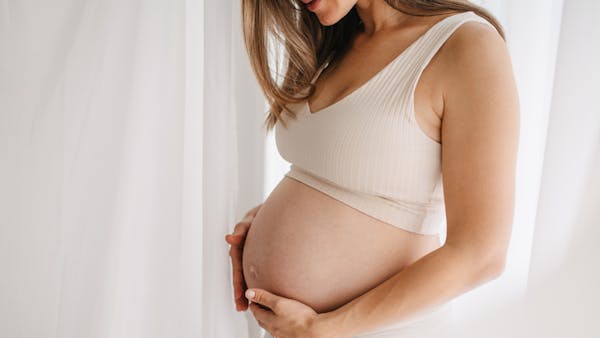Femme enceinte : quelle différence entre gaz et un bébé qui bouge ?