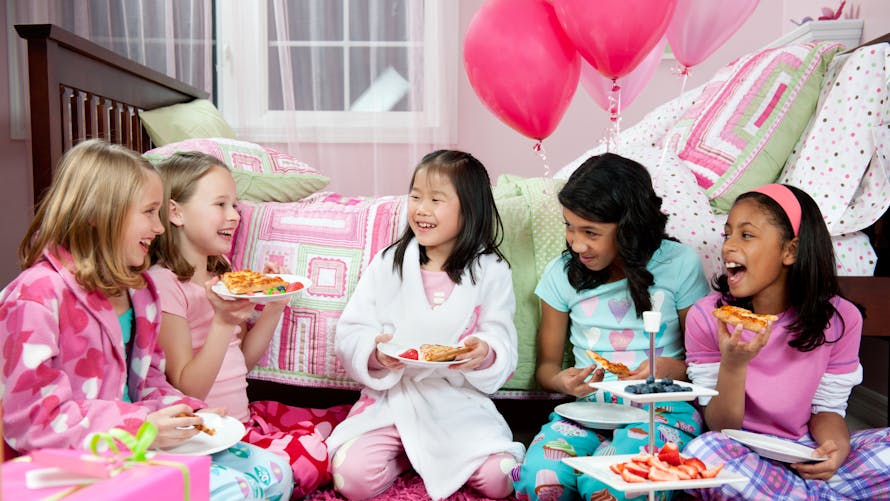 Connaissez-vous les Sleepunders, la nouvelle tendance des soirées pyjama qui plaît à de plus en plus de parents 