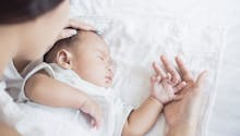 Sommeil de bébé et canicule : comment l'aider à dormir quand il fait très chaud ?