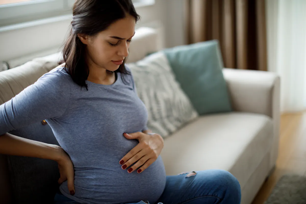Quelles sont les positions pour soulager les contractions ? | Parents.fr