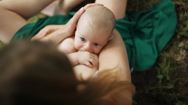 Maternage proximal : en quoi cela consiste-t-il ?