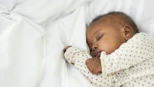 Quelles sont les significations des positions de bébé pour dormir ?