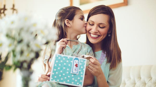 Fête des mères : 11 idées cadeaux tout petit budget (mais qui plaisent vraiment)