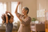 Les grands-parents qui s'occupent de leurs petits-enfants vivent plus longtemps selon une étude