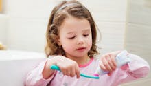 Des dentifrices pour enfants contiennent... du sucre, selon une enquête